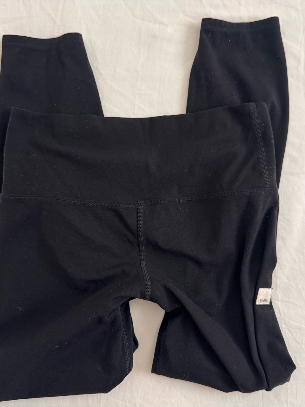 Vuori black cropped leggings/ capris